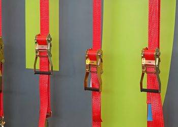 What Is the Difference Between a Transom Strap and a Cam Strap?